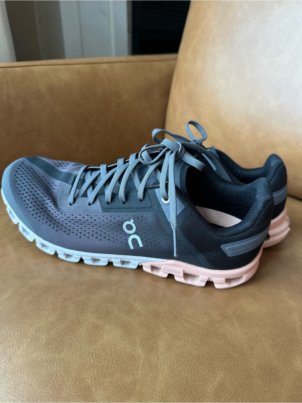 On Running Cloud cloud flow Shoes